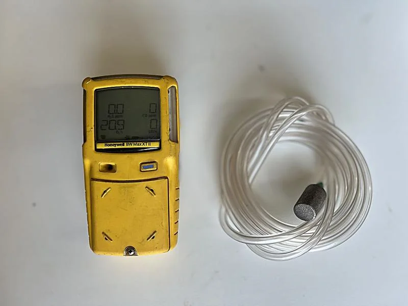 Locação de detector de multigás